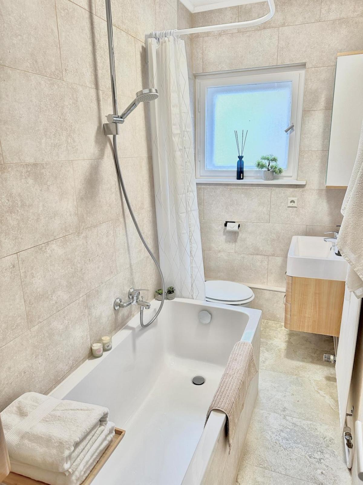 Appartement Gemuetliches In Neukoelln - Privat Parkplatz
