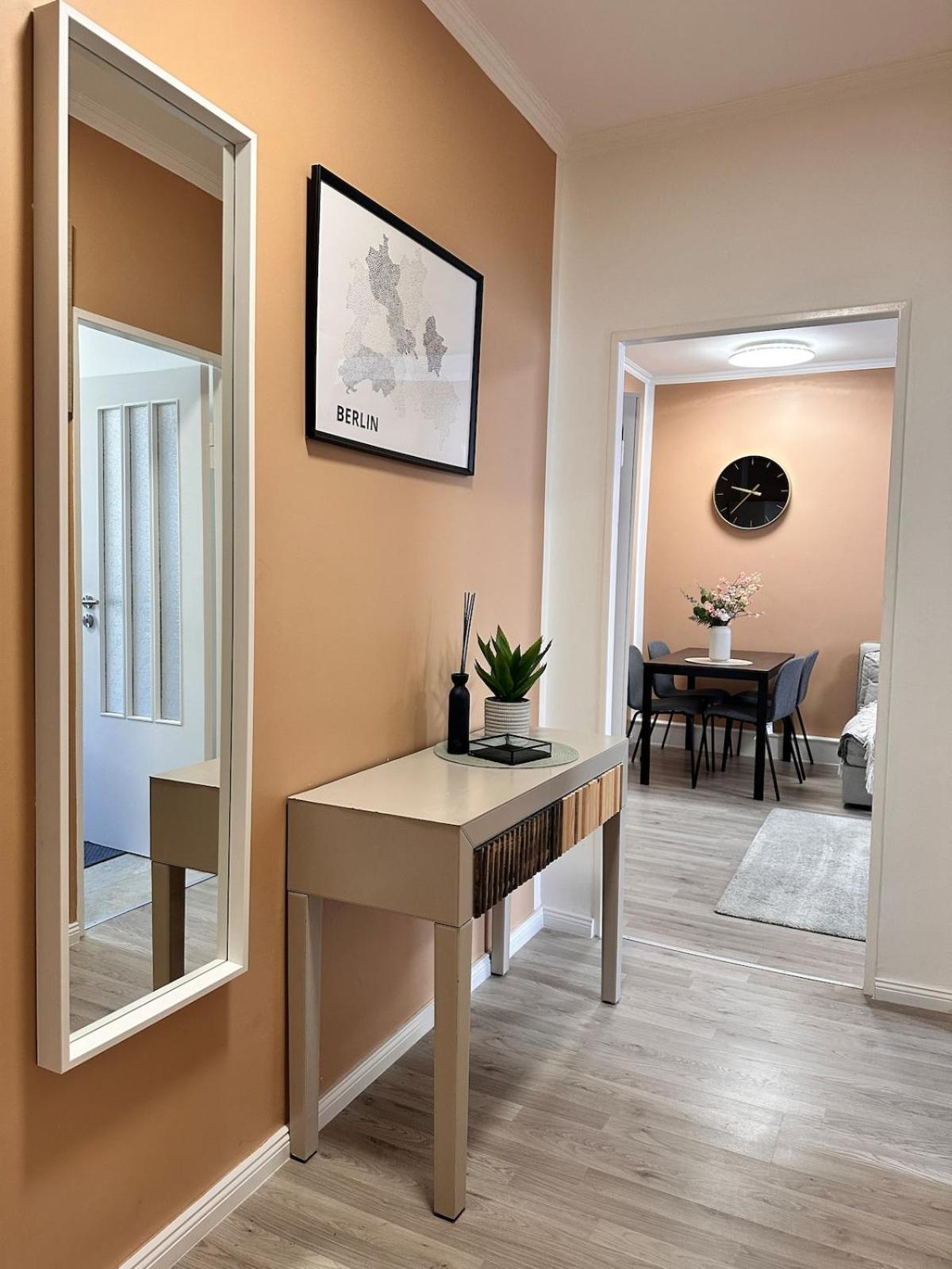 Appartement Gemuetliches In Neukoelln - Privat Parkplatz